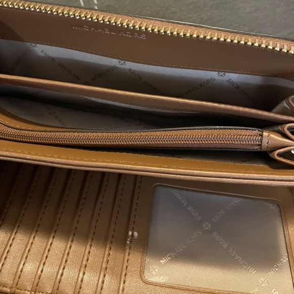 Michael Kors Extra Large Camel Tan Leather Zip Around Wristlet Wallet - Picture 3 of 4